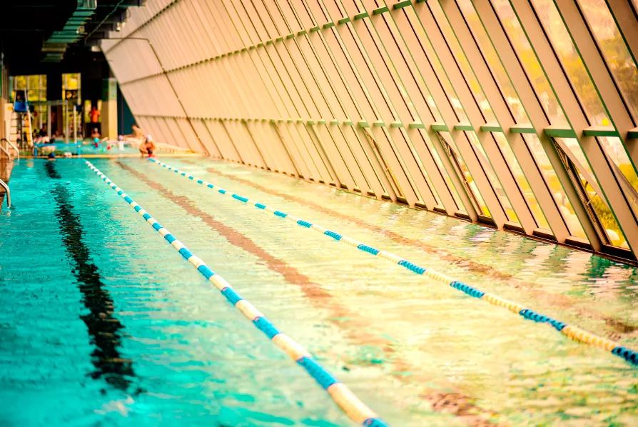 铜官山成人混凝土钢结构游泳池项目